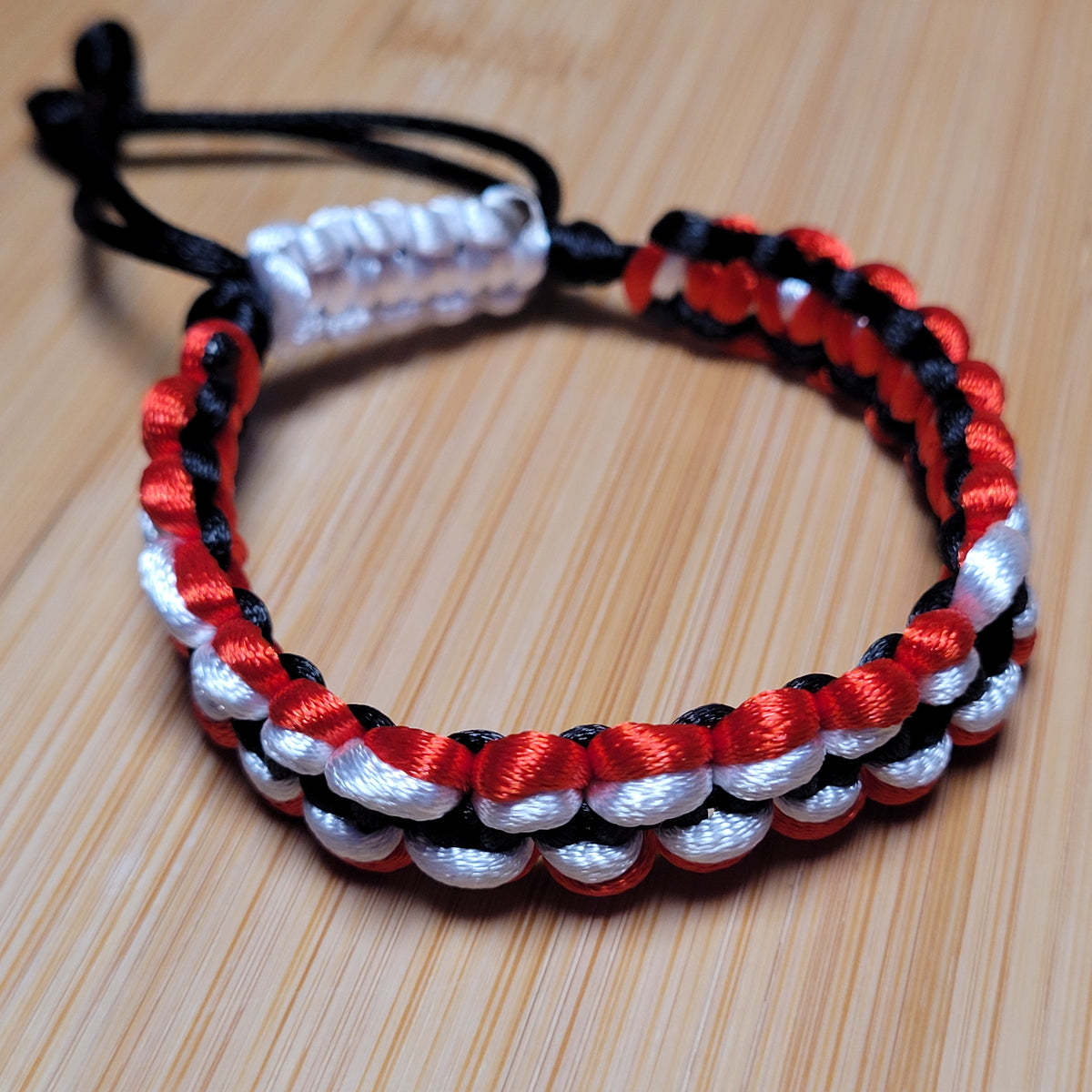 Go Chicago Bulls! Deluxe String Bracelet